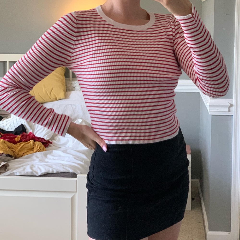 Ribbed red and white stripe stretchy sweater